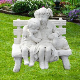 Enfants sur banc avec chien